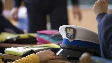 Około 200 uczniów w Winiarach usłyszało, gdzie kończy się żart