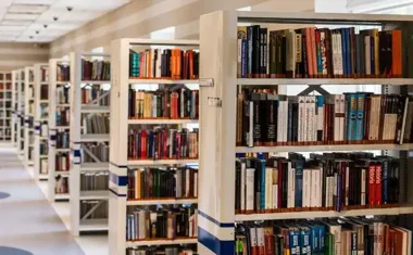 W Bibliotece Młodych lekcje zamieniają się w książkowe wyprawy