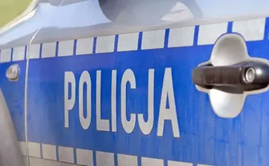 Policjanci pokazali przedszkolakom radiowóz od środka