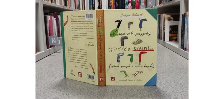 Skarpetki w bibliotece na os. Kościuszki rozbawiły najmłodszych czytelników
