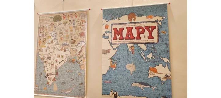 Mapy, które prowadzą dalej - w Bibliotece Młodych czeka wakacyjna wystawa