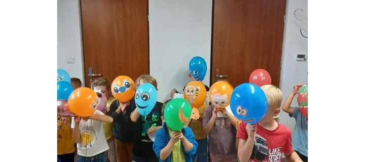 Glina, plastelina i balonowe tygryski - wakacje w bibliotece