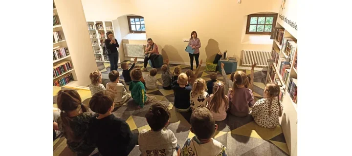 Podróże z książką w BEEMKA - jak biblioteka przemienia naukę w przygodę dla dzieci
