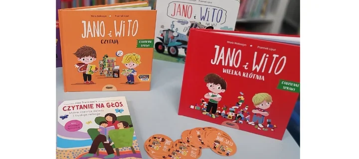 Jano i Wito rozkręcili biblioteczną wizytę przedszkolaków w Węgrzcach Wielkich