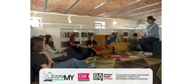 W Wieliczce dzieci z DKK czytały "Pies w czasach zarazy" - śmiech, rozmowy i zabawy przy książce