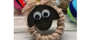 Wielkanocne baranki z włóczki rozkręciły kreatywność w Wieliczce