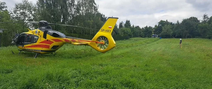 Chłopiec zasłabł w Pawlikowicach. Strażacy przygotowali lądowisko dla LPR