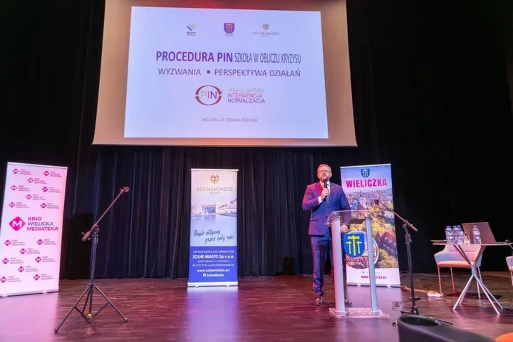 Wieliczka stawia na szkołę gotową na kryzys. Powstała Procedura PIN