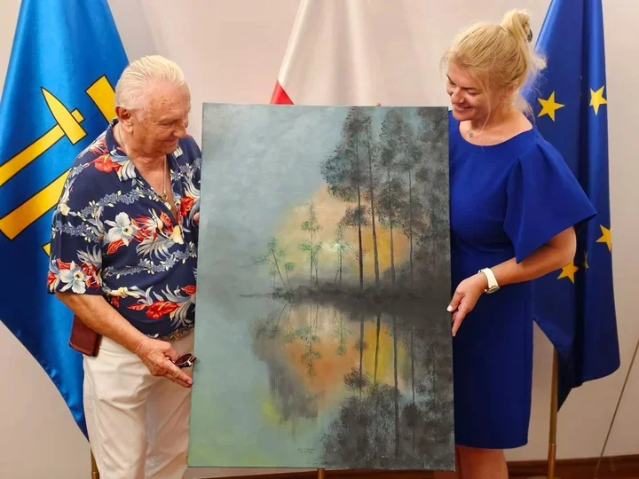 Pejzaż, który zostanie w urzędzie. Wieliczanin przekazał swój obraz
