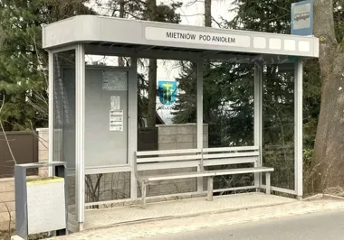 Wiosenne porządki na przystankach – ZGK odświeża miejskie wiaty po zimie