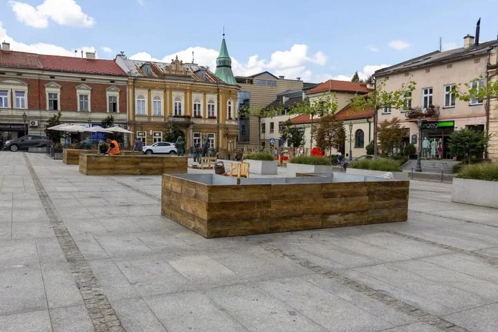 Więcej zieleni na Rynku Górnym. Rozpoczął się pierwszy etap zmian
