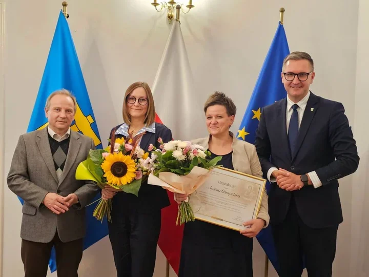 Nauczycielka z Sierczy z nagrodą kuratora. Burmistrz pogratulował jej osobiście