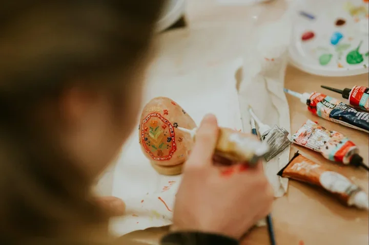 Wielkanocne pisanki w solnych komorach - warsztaty "Zabawy ze sztuką" w kopalni