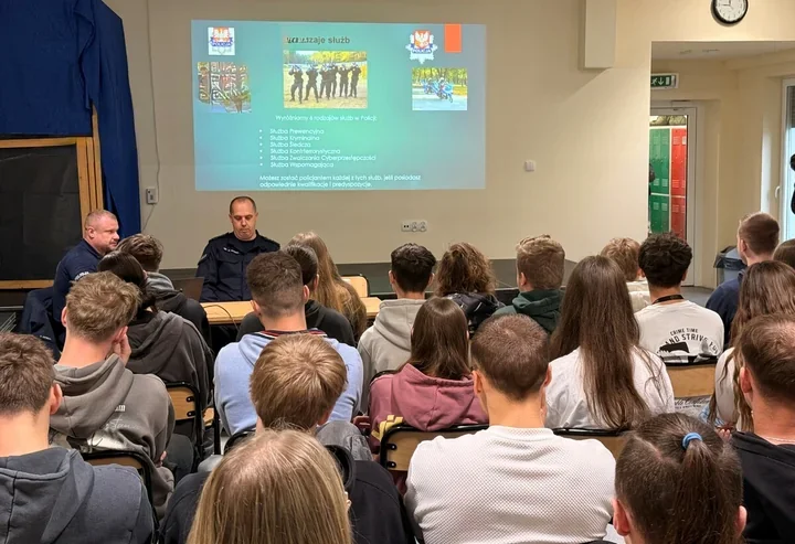 Maturzyści z Gdowa usłyszeli, co naprawdę czeka w policyjnej służbie