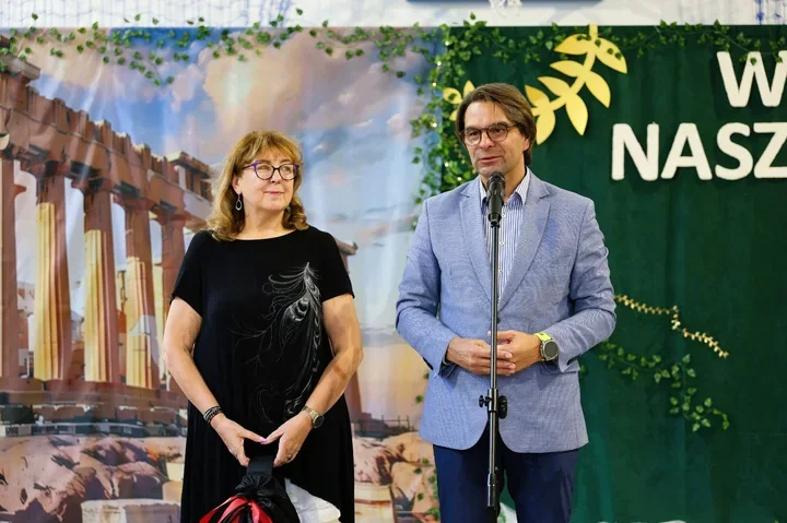 W Jaroszówce otwarto nową halę. Uczniowie zyskali zupełnie inne warunki
