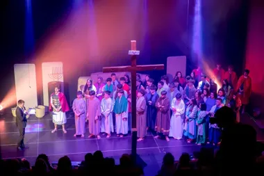 Młodzi aktorzy z Bodzanowa poruszyli widzów misterium „Ja Jestem”