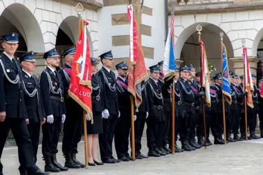 Strażacy z powiatu wyróżnieni w Niepołomicach i uhonorowani awansami