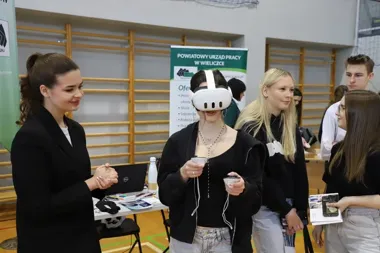 Maturzyści badali rynek pracy – Szkolny Dzień Kariery z technologią VR